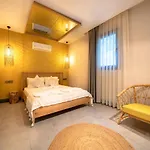 アパートホテル Reddoors Sea View 4*