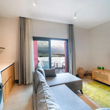 Ξενοδοχείο με διαμερίσματα Reddoors Sea View 2*