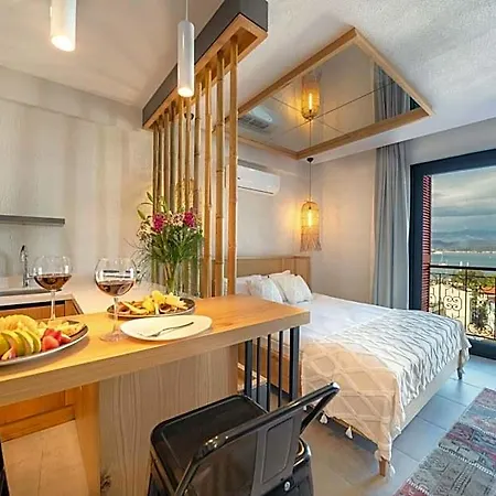 Reddoors Sea View מלון דירות 4*
