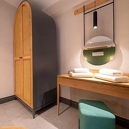 Reddoors Sea View 4*