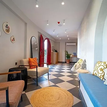 מלון דירות Reddoors Sea View 4*